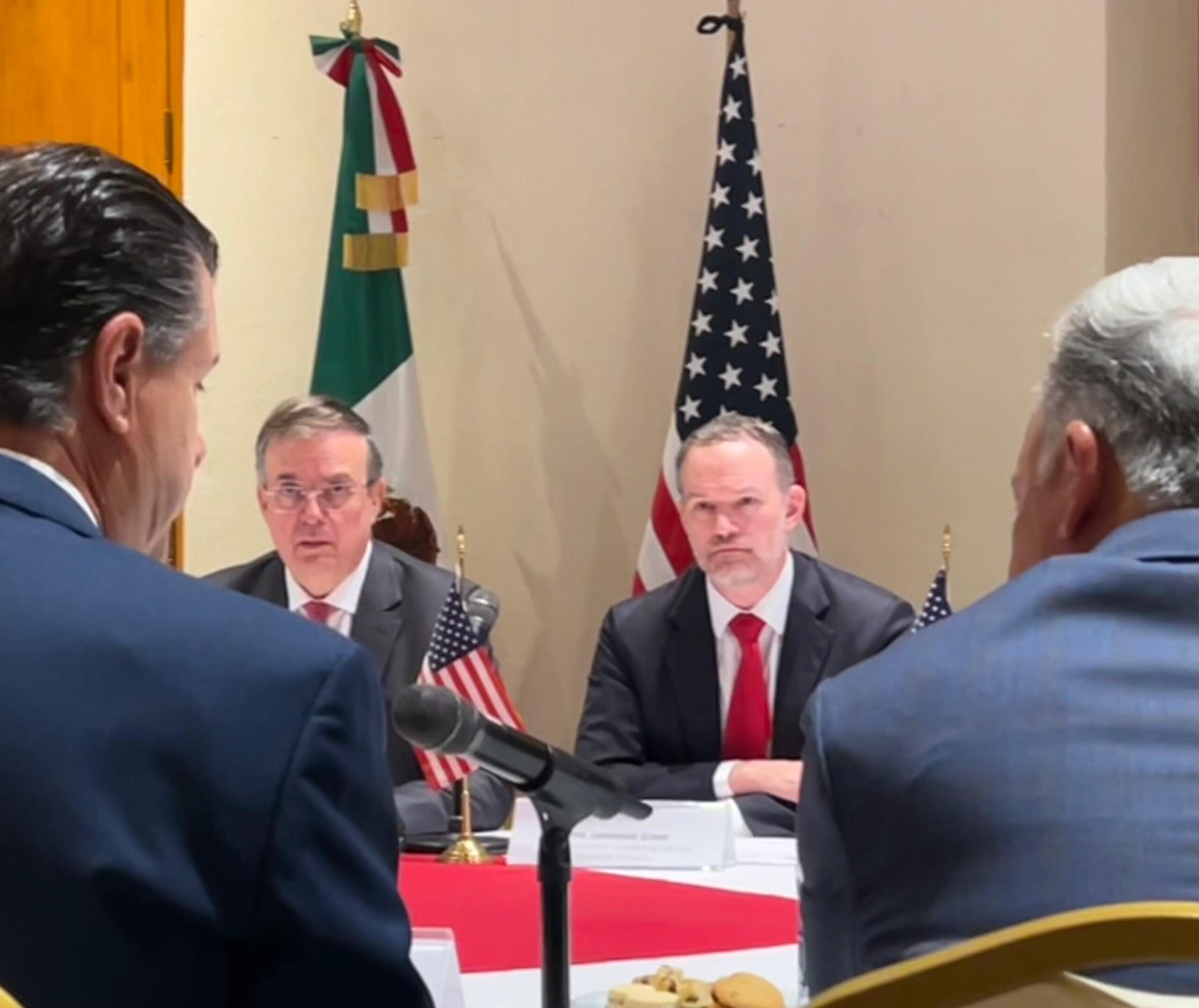 Automotriz y acero dialogan con Ebrard y Greer