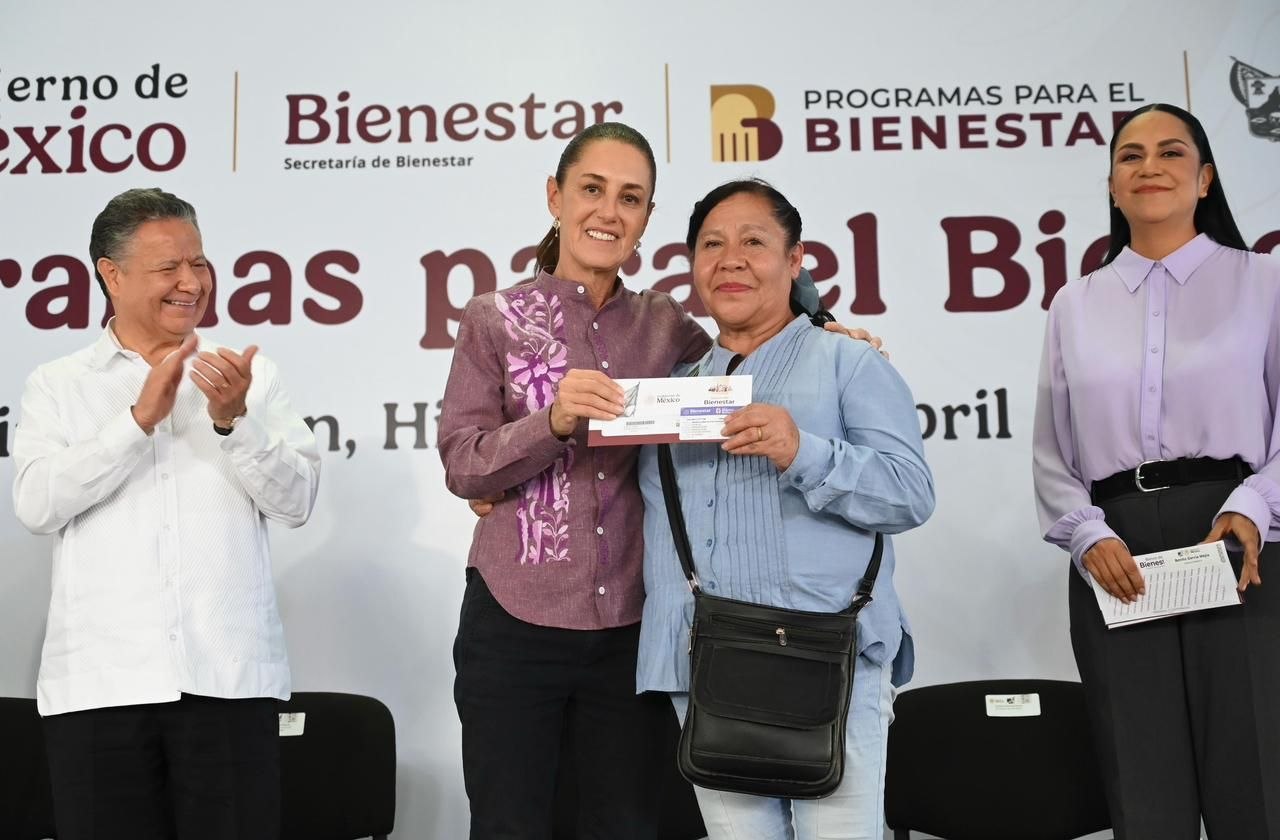 Claudia Sheinbaum entrega tarjetas de programas sociales en Singuilucan y reafirma que la independencia nacional no es negociable ante presiones externas.