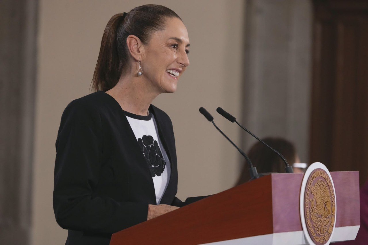 Sheinbaum niega información oficial sobre revisión de 53 consulados. El gobierno mexicano defiende su soberanía y rechaza injerencia política.