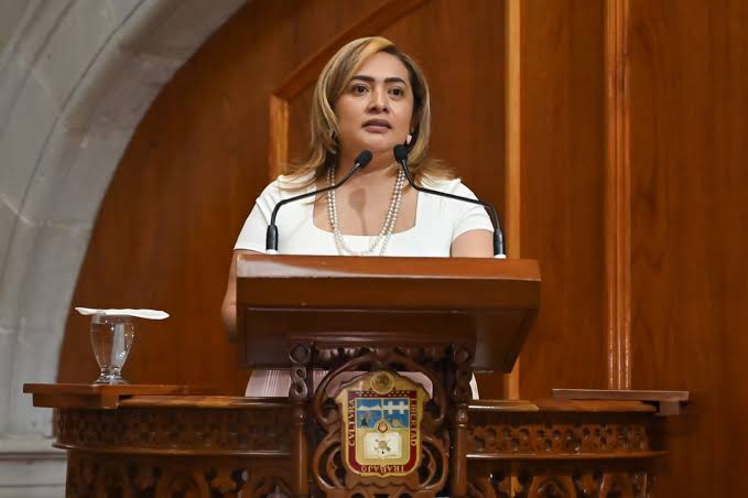 Morena encabeza preferencias en Nezahualcóyotl rumbo a 2027; Carmen de la Rosa lidera la encuesta.