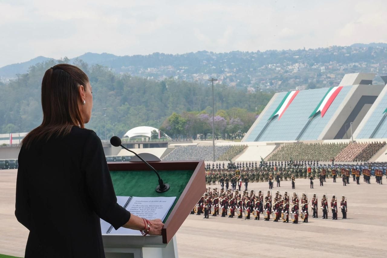 Militares del Batallón de Atención a Emergencias reciben Condecoración al Valor Heroico por parte de la Presidenta Caludia Sheinbaum.