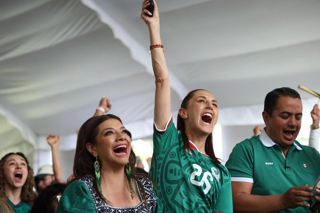 Sheinbaum festeja con el pueblo triunfo de México