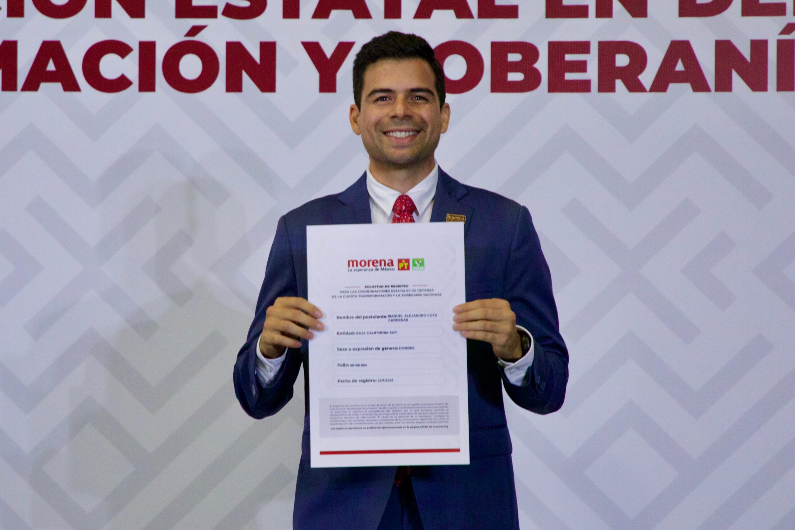 Manuel Cota se registra como aspirante en BCS.