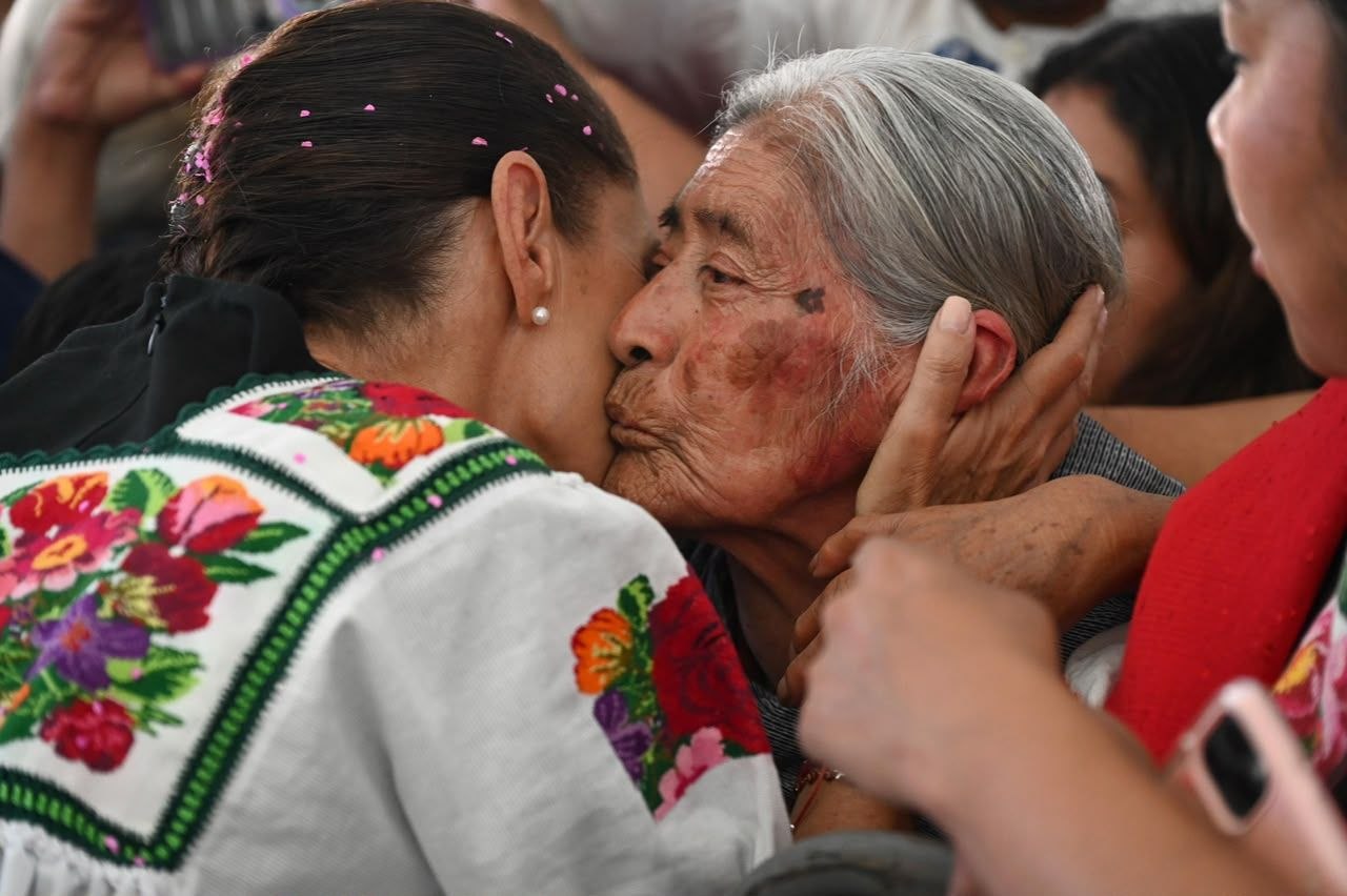 Mujeres son el alma de la nación: Sheinbaum entrega Pensión Bienestar.