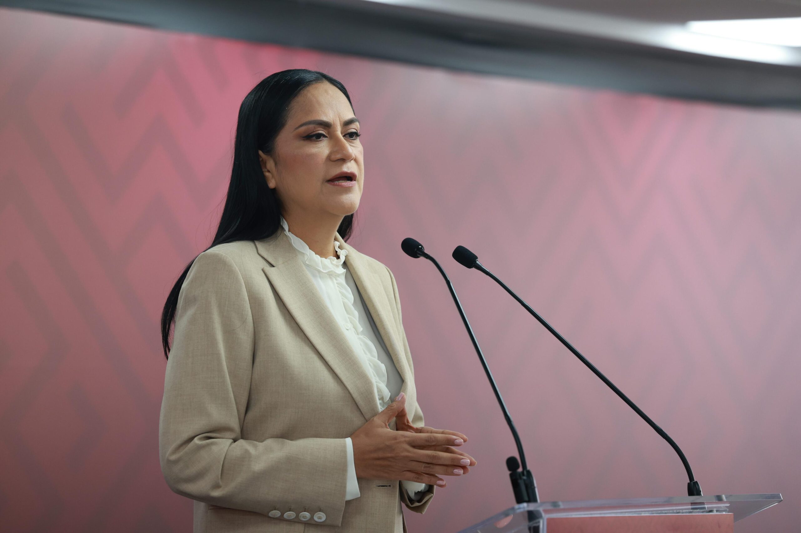 Morena defiende derechos de audiencias ante críticas de censura.