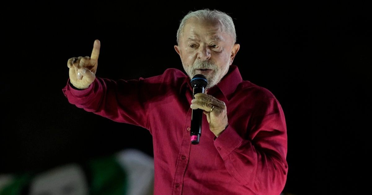 Lula aumenta 15% Bolsa Familia y prepara alivio de deuda