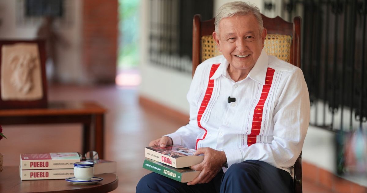 López Obrador presenta ‘Pueblo’, su nuevo libro
