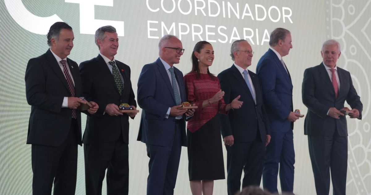 Sheinbaum y CCE destacan inversión privada a 50 años