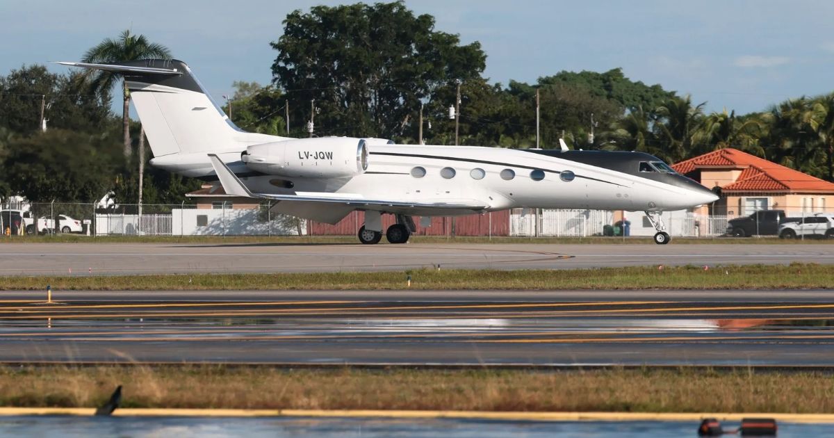 Avión de Bolsonaro vincula a Baires Fly con caso ANDIS